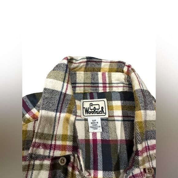 Woolrich button down size small - Picture 3 of 4